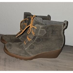 Sorel Women's Wedge Boots size 8.5 Toronto suede